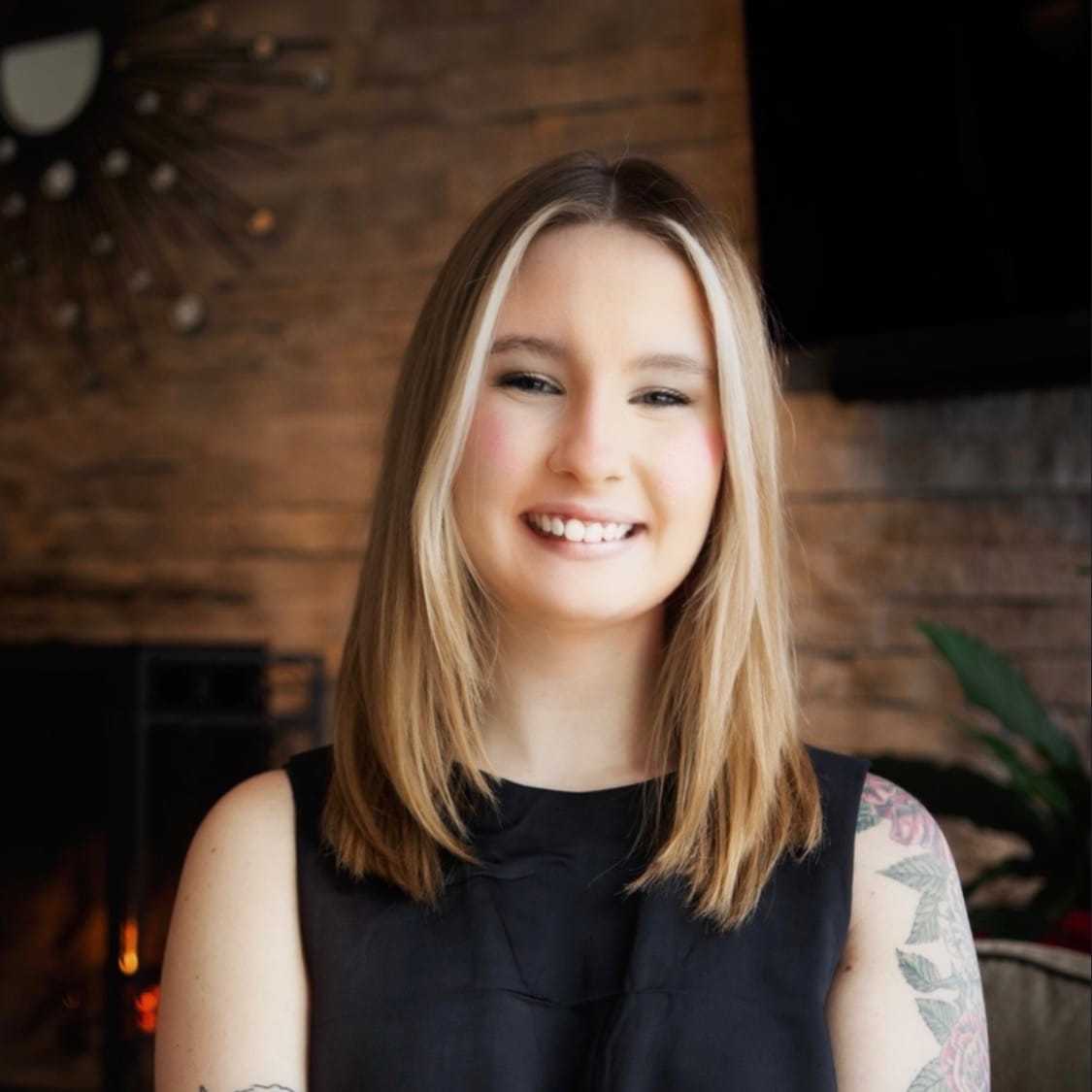 Portrait of Delaney MacAllister, a professional stylist at Studio Raw Elite, showcasing their expertise and style.