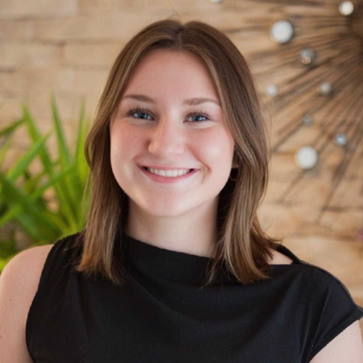 Portrait of Arielle Hohman, a professional stylist at Studio Raw Elite, showcasing their expertise and style.